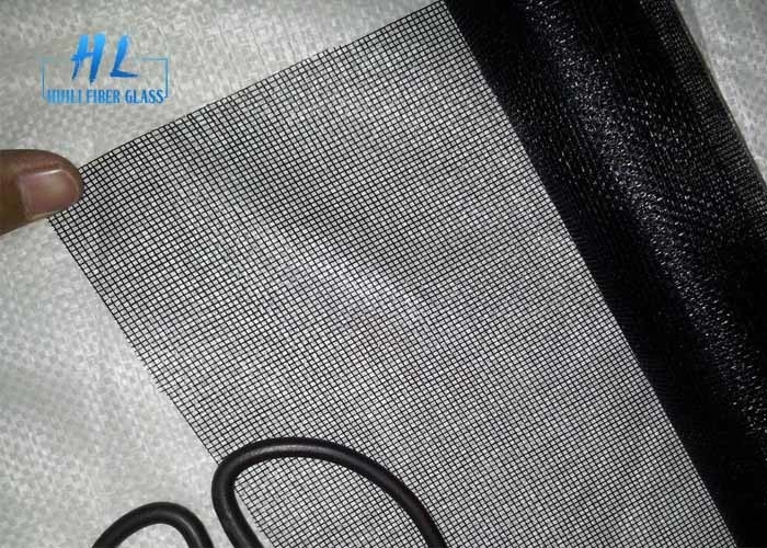 Άσπρη και μαύρη οθόνη μυγών παρεμβολών φίμπεργκλας διαφάνειας χρώματος υψηλή που χρησιμοποιείται για τη λίμνη ή Patio